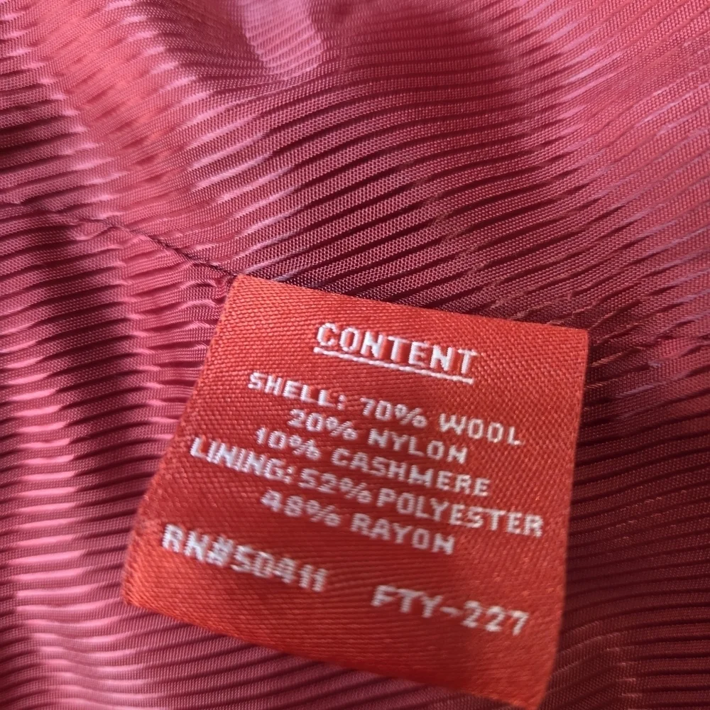 Oscar de la Renta sale beautiful